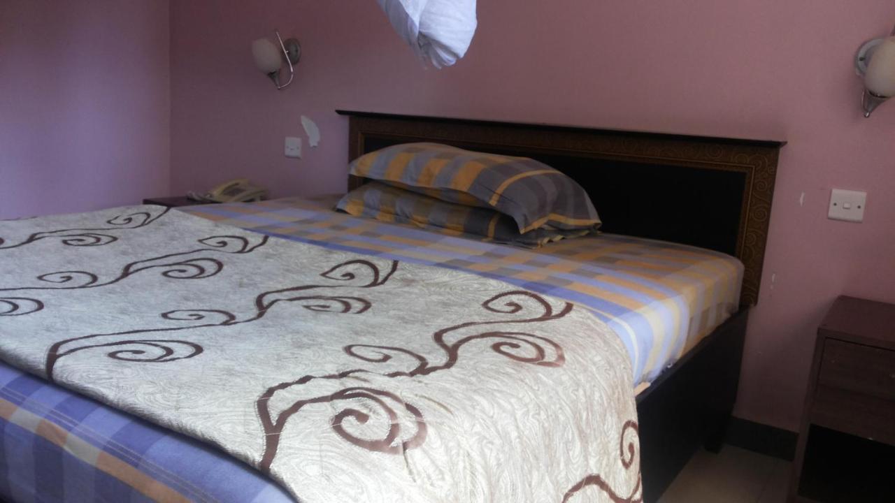 Palema Crown Hotel Gulu Екстер'єр фото