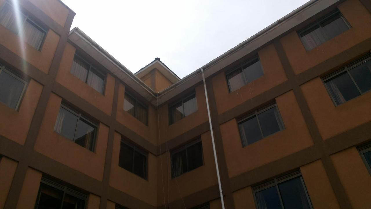 Palema Crown Hotel Gulu Екстер'єр фото