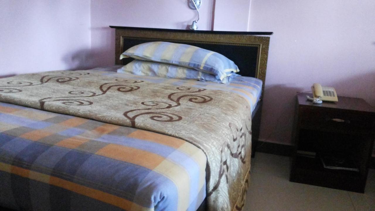 Palema Crown Hotel Gulu Екстер'єр фото