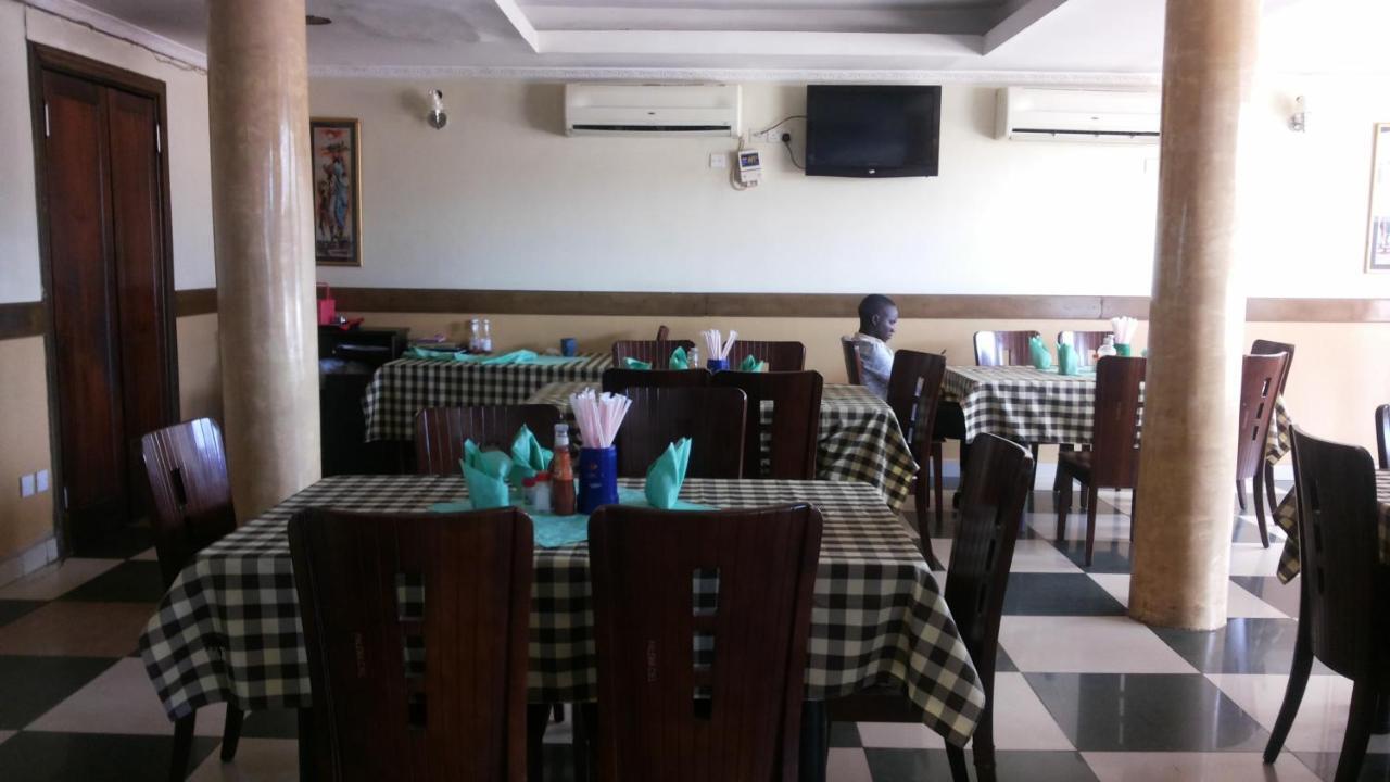 Palema Crown Hotel Gulu Екстер'єр фото