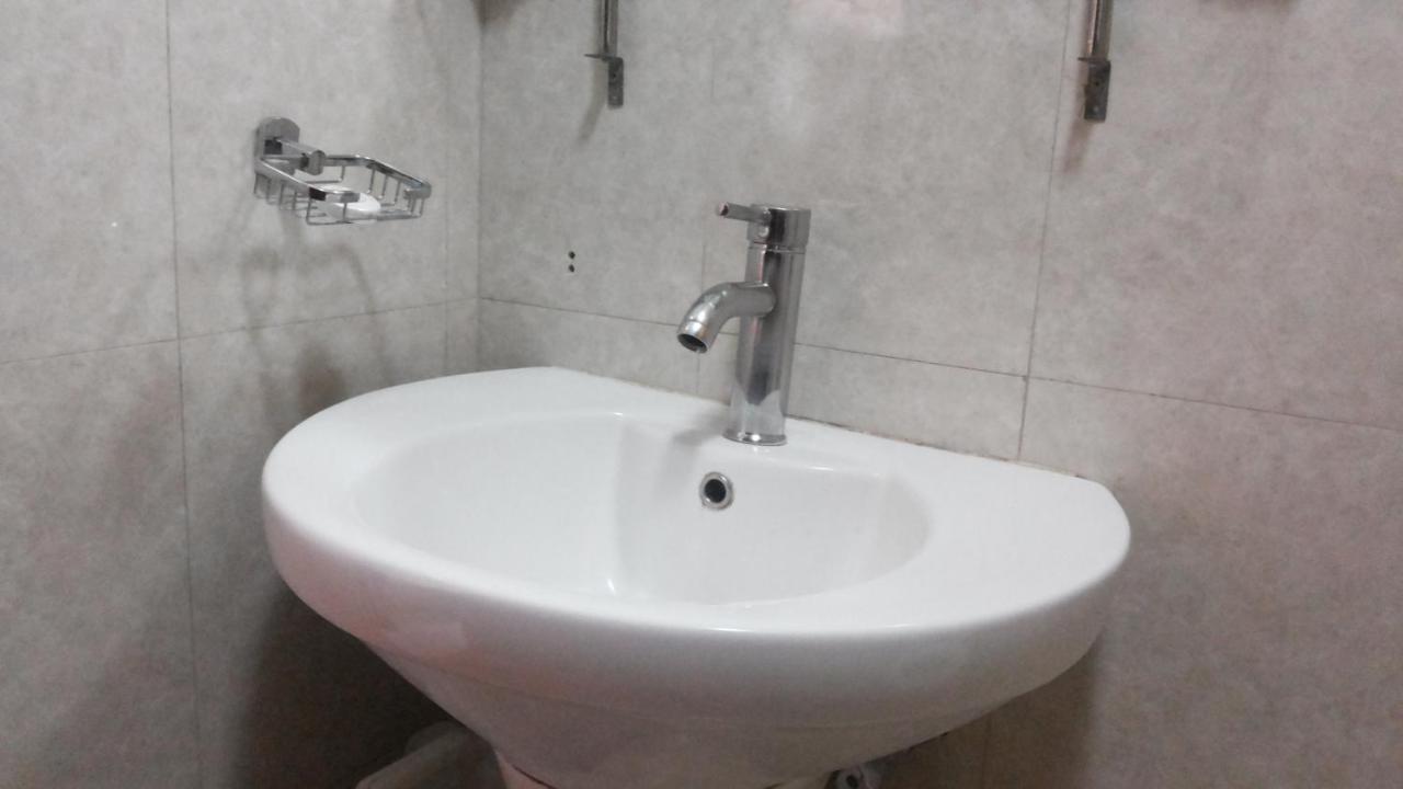 Palema Crown Hotel Gulu Екстер'єр фото